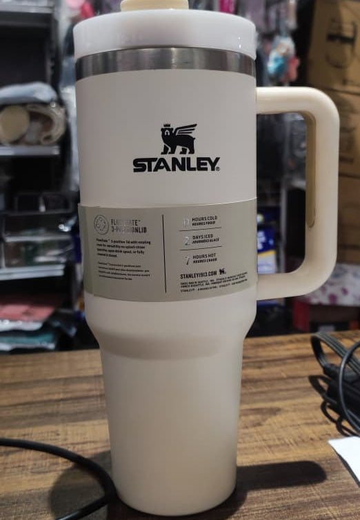 Stanley 40oz Vacuum Insulated Tumbler with Straw with Box